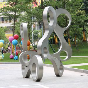 链条不锈钢雕塑