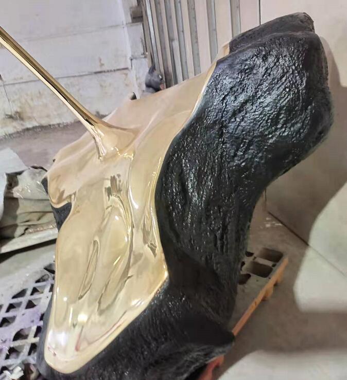 广东项目玻璃钢异形水滴造型雕塑制作完成 广东项目玻璃钢异形水滴造型雕塑制作完成