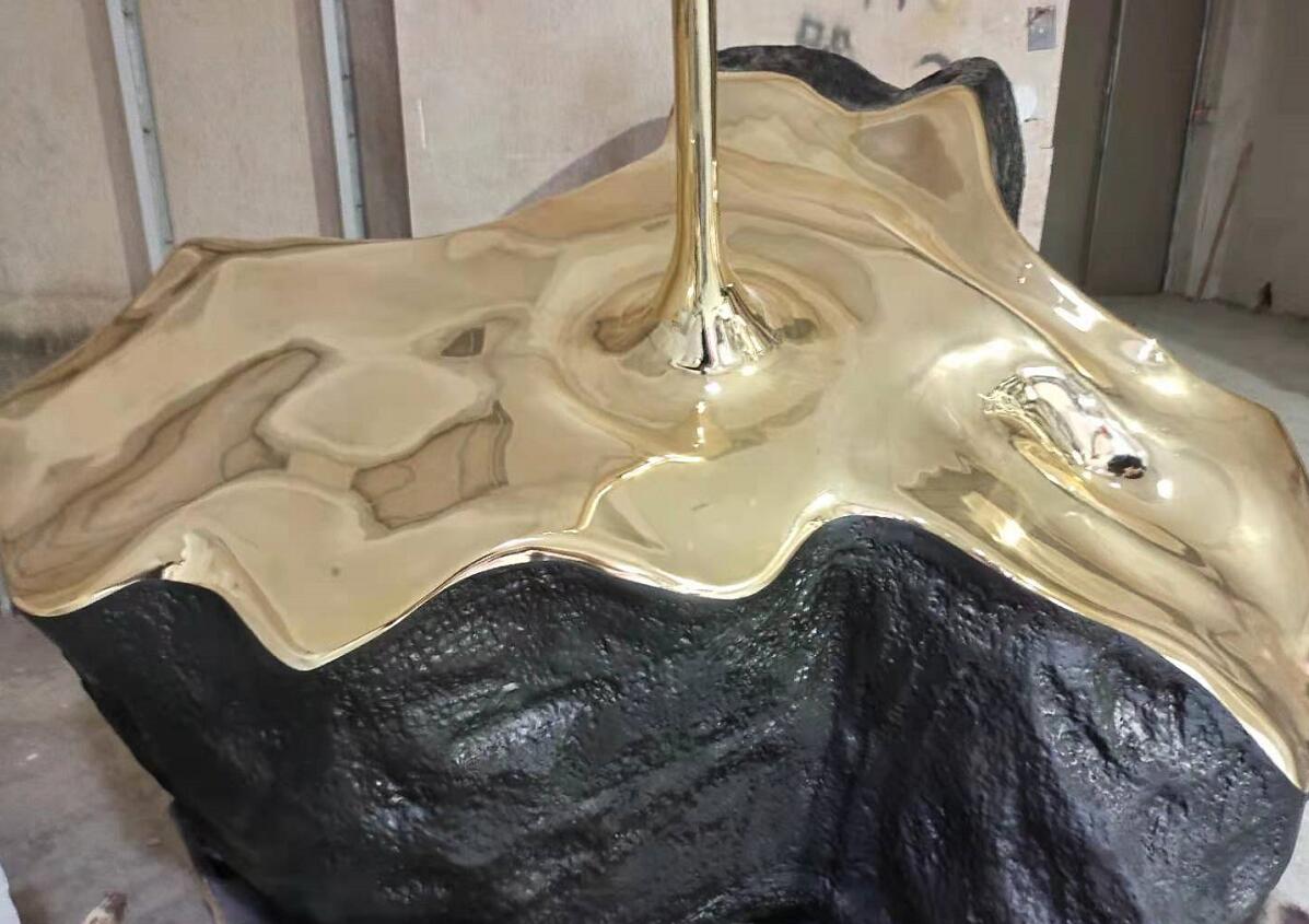 广东项目玻璃钢异形水滴造型雕塑制作完成 广东项目玻璃钢异形水滴造型雕塑制作完成
