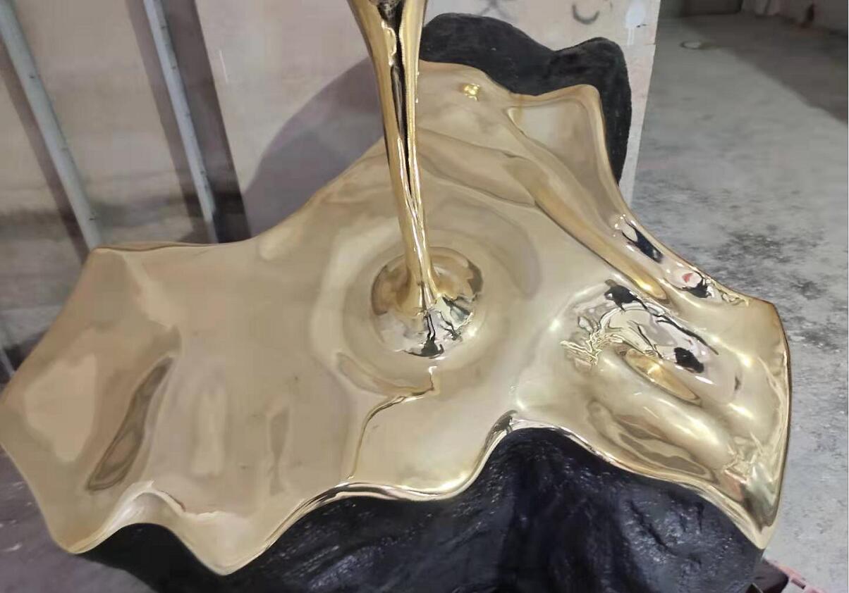 广东项目玻璃钢异形水滴造型雕塑制作完成 广东项目玻璃钢异形水滴造型雕塑制作完成