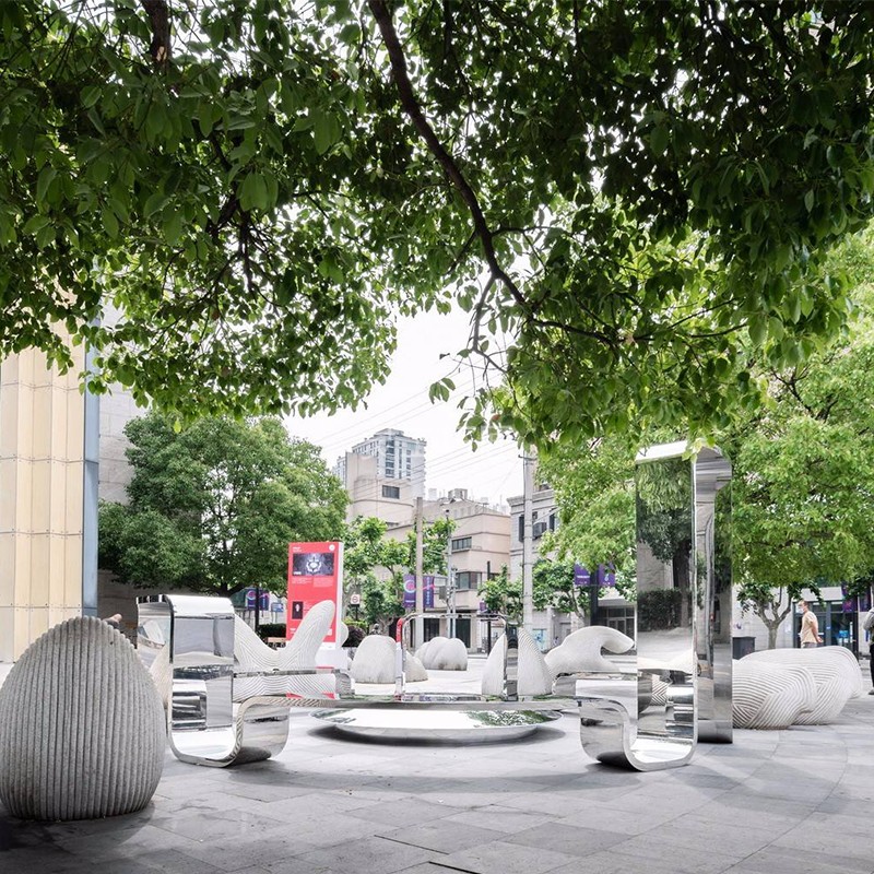 不锈钢异形户外坐凳金属镜面飘带景观广场休闲座椅 不锈钢异形户外坐凳金属镜面飘带景观广场休闲座椅